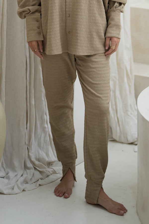 slit hem relax pants